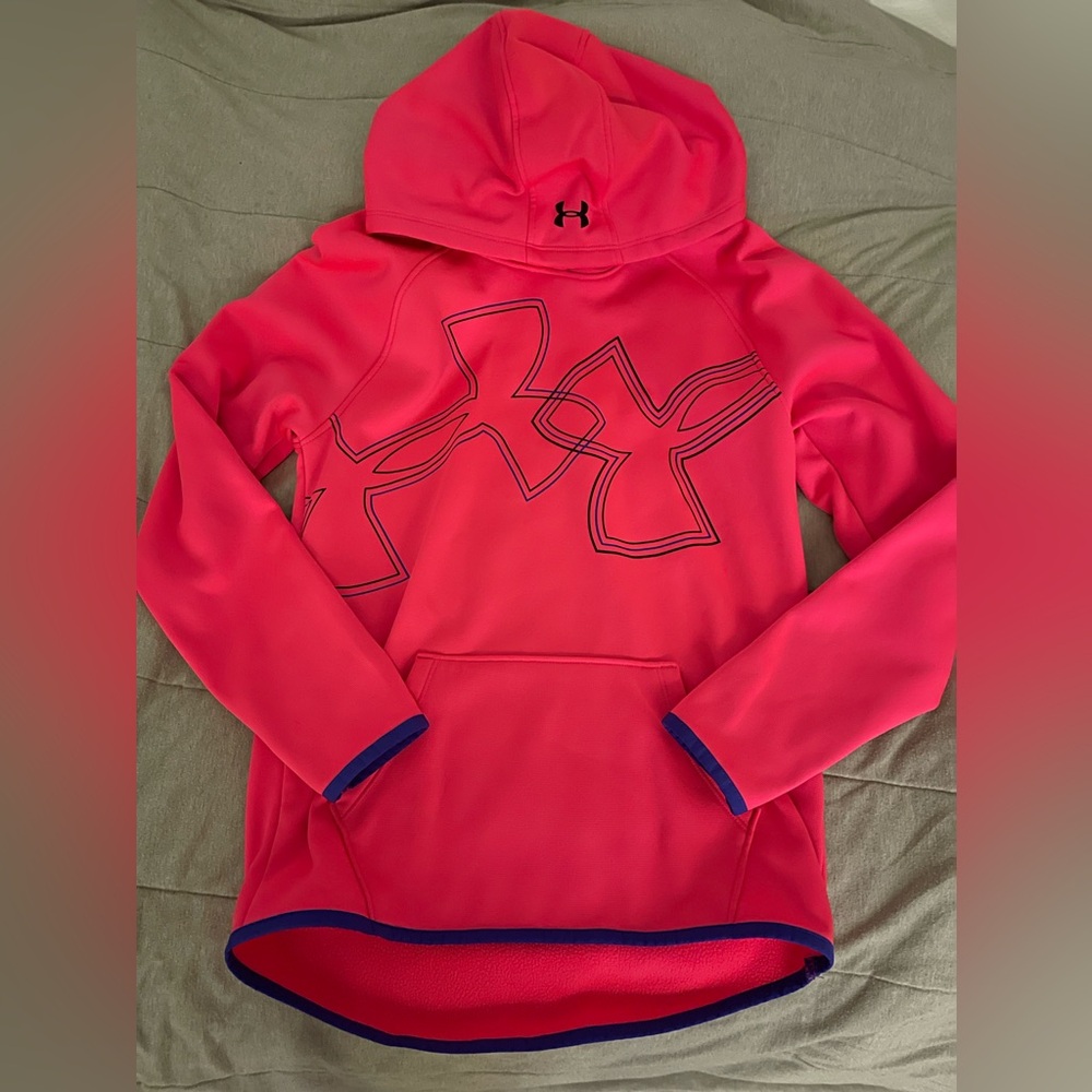 Underarmor girls hoodie in hot pink 🦢
